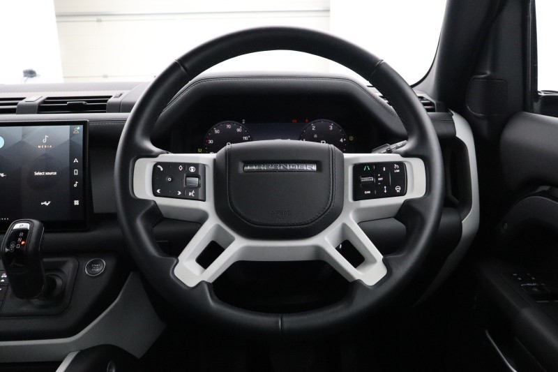 2025 (74) LAND ROVER DEFENDER 3.0 D350 X-Dynamic HSE 90 3dr Auto 5761347
