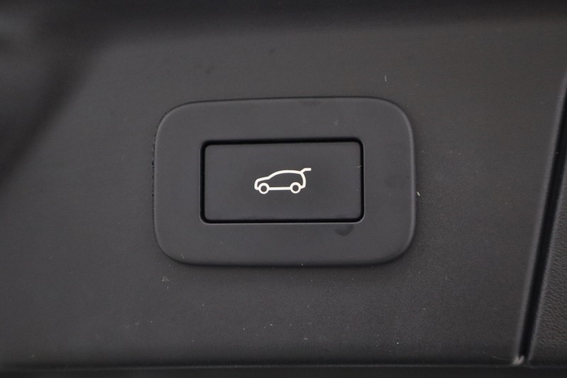 2024 (24) LAND ROVER RANGE ROVER VELAR 2.0 D200 MHEV Dynamic HSE 5dr Auto 5771297