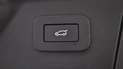 2024 (24) LAND ROVER RANGE ROVER VELAR 2.0 D200 MHEV Dynamic HSE 5dr Auto 5771297