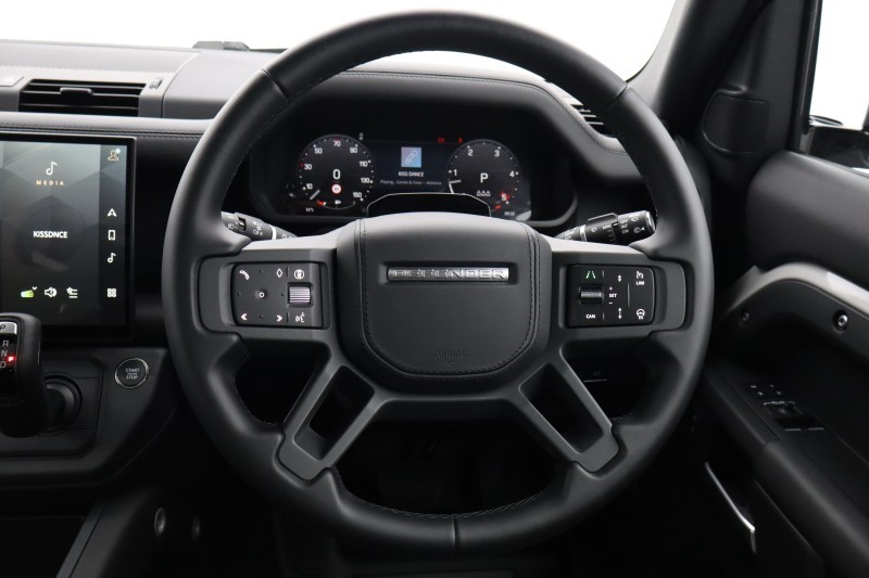 2025 (75) LAND ROVER DEFENDER 3.0 D350 X-Dynamic HSE 90 5dr Auto 5800517