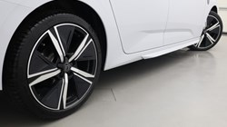2025 (25) PEUGEOT 308 1.2 Hybrid 136 GT 5dr e-DSC6 5765171