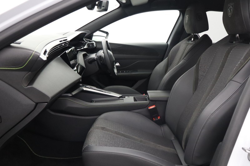 2025 (25) PEUGEOT 308 1.2 Hybrid 136 GT 5dr e-DSC6 5765149