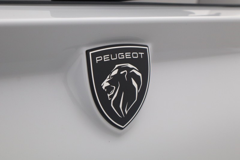 2025 (25) PEUGEOT 308 1.2 Hybrid 136 GT 5dr e-DSC6 5765159