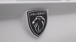 2025 (25) PEUGEOT 308 1.2 Hybrid 136 GT 5dr e-DSC6 5765159