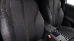 2025 (25) PEUGEOT 308 1.2 Hybrid 136 GT 5dr e-DSC6 5765167