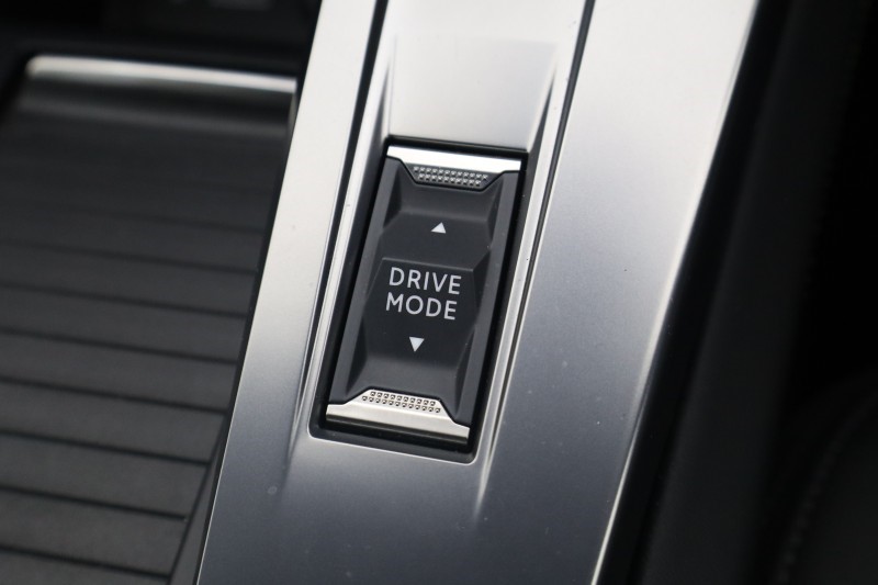 2025 (25) PEUGEOT 308 1.2 Hybrid 136 GT 5dr e-DSC6 5765202