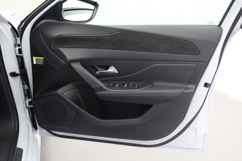 2025 (25) PEUGEOT 308 1.2 Hybrid 136 GT 5dr e-DSC6 5765162