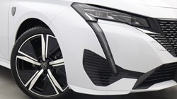 2025 (25) PEUGEOT 308 1.2 Hybrid 136 GT 5dr e-DSC6 5765174