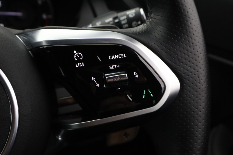 2022 (72) JAGUAR E-PACE 1.5 P300e R-Dynamic SE 5dr Auto 5842125