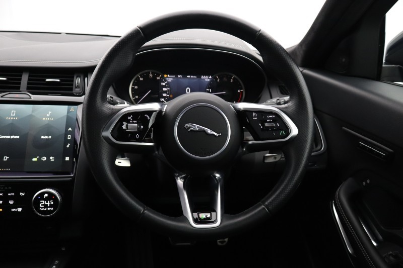 2022 (72) JAGUAR E-PACE 2.0 D200 R-Dynamic Black 5dr Auto 5797830