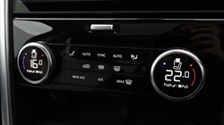 2025 (25) LAND ROVER DISCOVERY 3.0 D350 Metropolitan Edition 5dr Auto 5805560