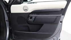 2025 (25) LAND ROVER DISCOVERY 3.0 D350 Metropolitan Edition 5dr Auto 5805518