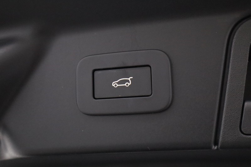2025 (25) LAND ROVER RANGE ROVER VELAR 2.0 D200 MHEV Dynamic SE 5dr Auto 5830624