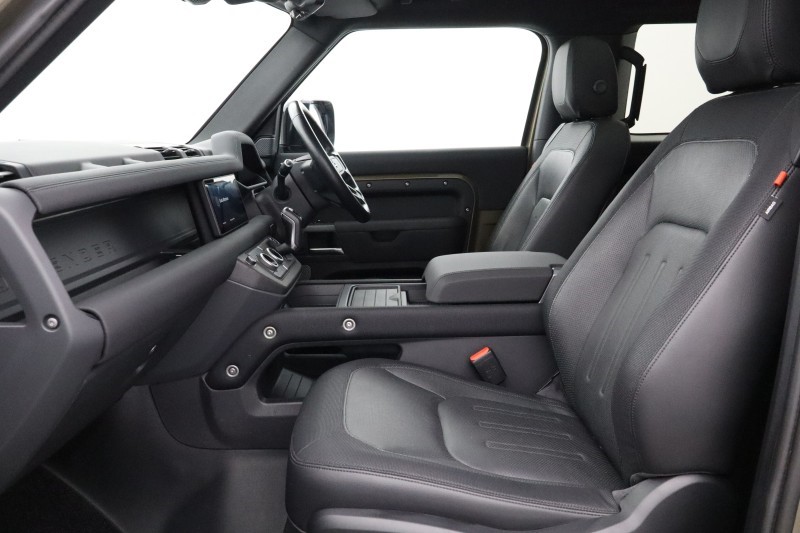 2021 (21) LAND ROVER DEFENDER 3.0 D250 X-Dynamic SE 90 3dr Auto 5821996