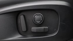 2021 (21) LAND ROVER DEFENDER 3.0 D250 X-Dynamic SE 90 3dr Auto 5822016