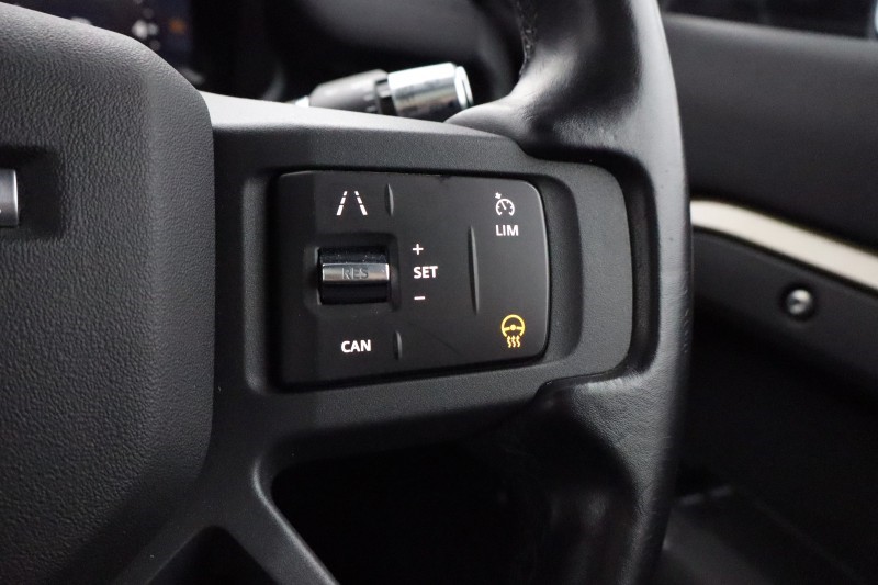 2021 (21) LAND ROVER DEFENDER 3.0 D250 X-Dynamic SE 90 3dr Auto 5822030