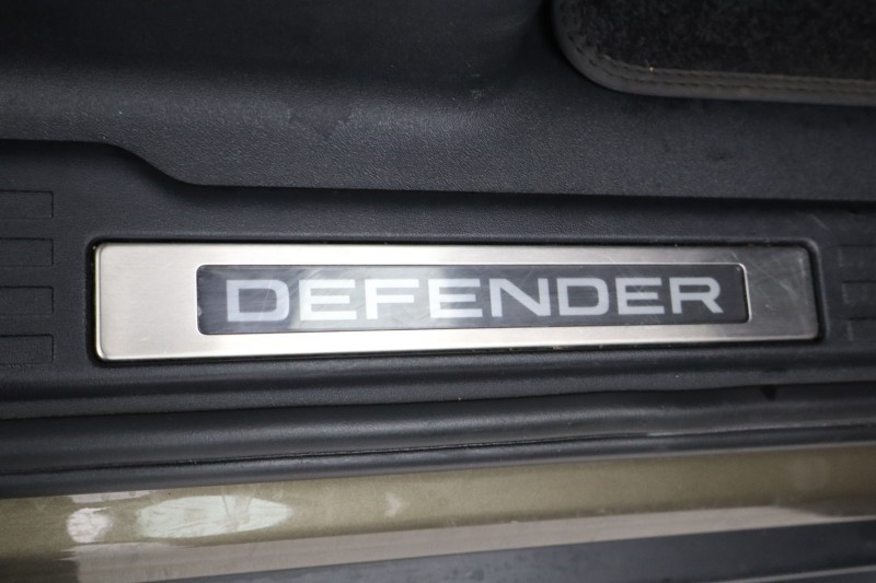2021 (21) LAND ROVER DEFENDER 3.0 D250 X-Dynamic SE 90 3dr Auto 5822015
