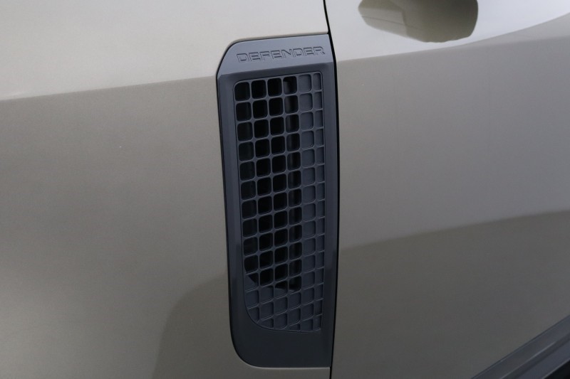 2021 (21) LAND ROVER DEFENDER 3.0 D250 X-Dynamic SE 90 3dr Auto 5821999