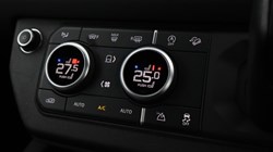 2021 (21) LAND ROVER DEFENDER 3.0 D250 X-Dynamic SE 90 3dr Auto 5822040