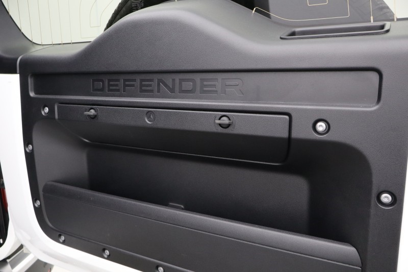 2024 (74) LAND ROVER COMMERCIAL DEFENDER 3.0 D250 Hard Top S Auto [3 Seat] 5834431