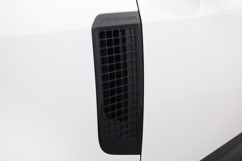 2024 (74) LAND ROVER COMMERCIAL DEFENDER 3.0 D250 Hard Top S Auto [3 Seat] 5834410