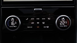 2023 (73) LAND ROVER DISCOVERY 3.0 D300 Metropolitan Edition 5dr Auto 5848226