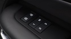 2023 (73) LAND ROVER DISCOVERY 3.0 D300 Metropolitan Edition 5dr Auto 5848203