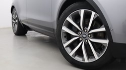 2024 (74) LAND ROVER DISCOVERY 3.0 D350 Dynamic SE 5dr Auto 5847306