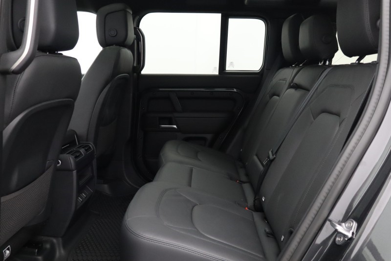 2025 (75) LAND ROVER DEFENDER 3.0 D250 X-Dynamic HSE 110 5dr Auto 5855074