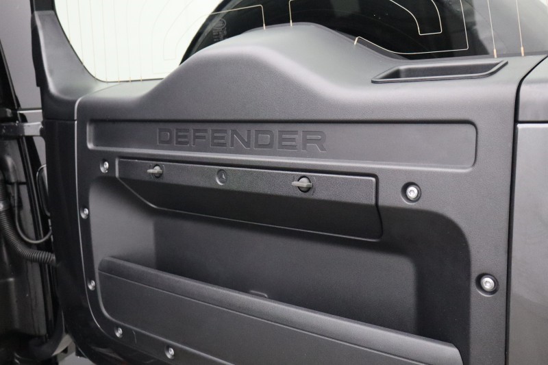2025 (75) LAND ROVER DEFENDER 3.0 D250 X-Dynamic HSE 110 5dr Auto 5855084