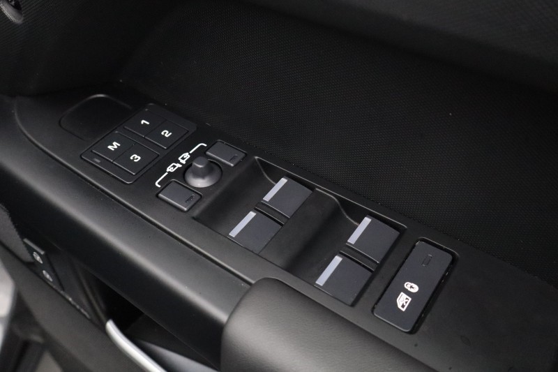2025 (75) LAND ROVER DEFENDER 3.0 D250 X-Dynamic HSE 110 5dr Auto 5855086