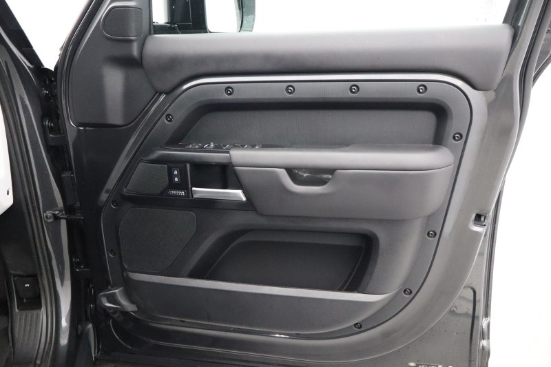 2025 (75) LAND ROVER DEFENDER 3.0 D250 X-Dynamic HSE 110 5dr Auto 5855085