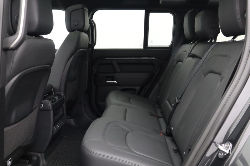 2025 (75) LAND ROVER DEFENDER 3.0 D250 X-Dynamic HSE 110 5dr Auto 5855073