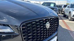 2025 (74) JAGUAR F-PACE 2.0 D200 R-Dynamic SE Black 90th Anniv 5dr Auto 5917989