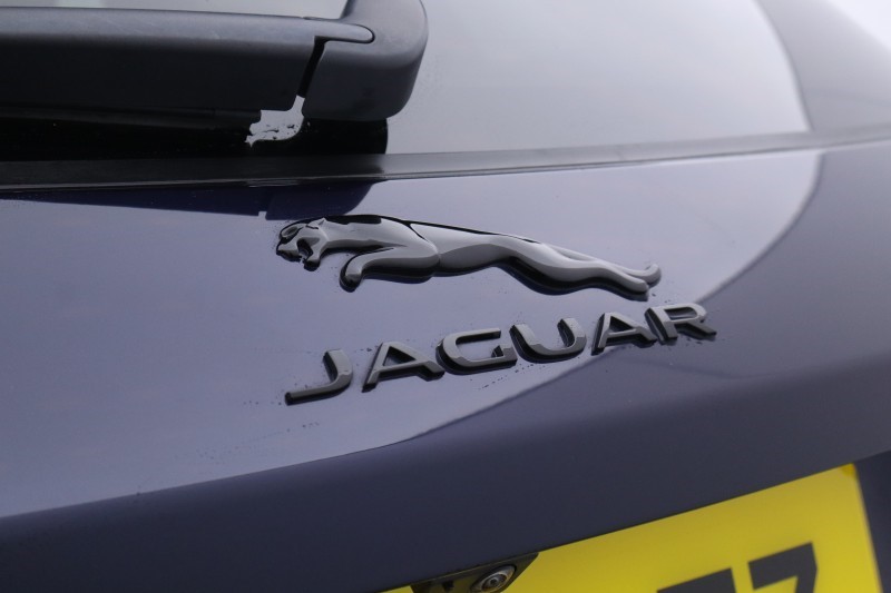 2024 (24) JAGUAR F-PACE 2.0 D200 R-Dynamic SE Black 5dr Auto AWD 5921603