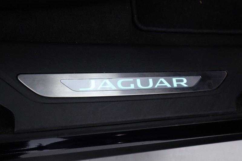 2024 (24) JAGUAR F-PACE 2.0 D200 R-Dynamic SE Black 5dr Auto AWD 5921608