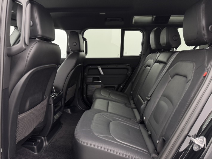 2023 (23) LAND ROVER DEFENDER 3.0 D300 X-Dynamic S 110 5dr Auto 5974641