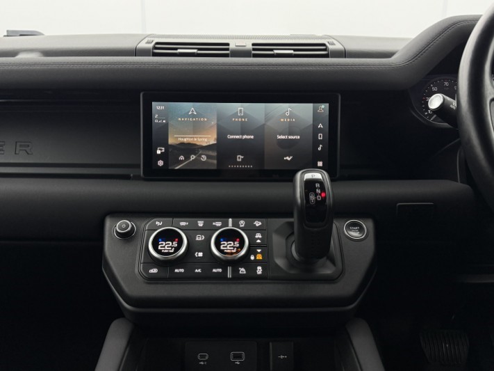 2023 (23) LAND ROVER DEFENDER 3.0 D300 X-Dynamic S 110 5dr Auto 5974673