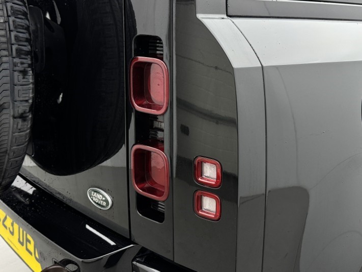 2023 (23) LAND ROVER DEFENDER 3.0 D300 X-Dynamic S 110 5dr Auto 5974661