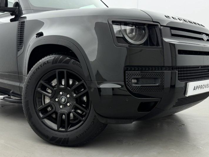 2023 (23) LAND ROVER DEFENDER 3.0 D300 X-Dynamic S 110 5dr Auto 5974658