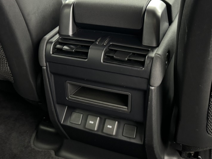2023 (23) LAND ROVER DEFENDER 3.0 D300 X-Dynamic S 110 5dr Auto 5974670