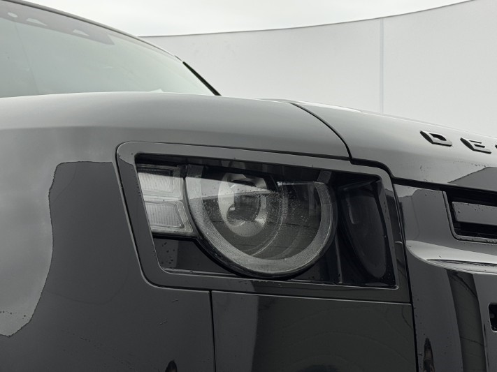 2023 (23) LAND ROVER DEFENDER 3.0 D300 X-Dynamic S 110 5dr Auto 5974647