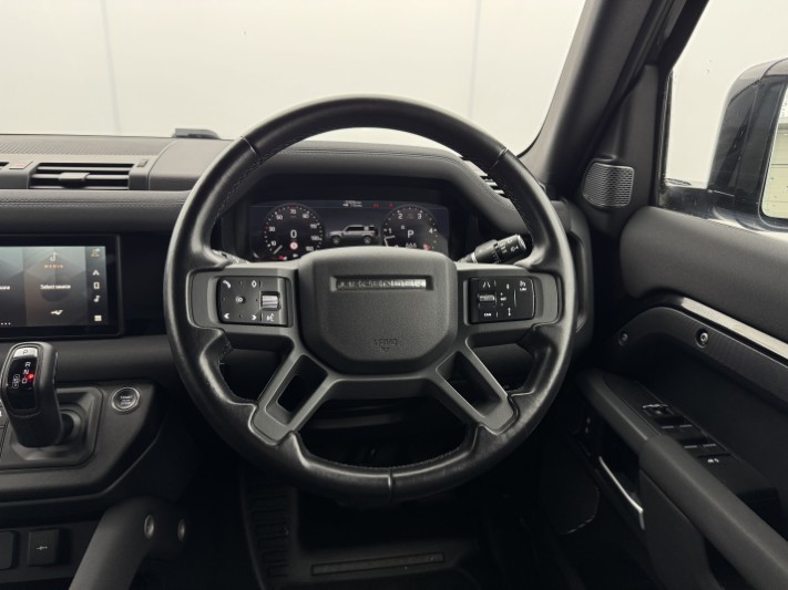 2023 (23) LAND ROVER DEFENDER 3.0 D300 X-Dynamic S 110 5dr Auto 5974675