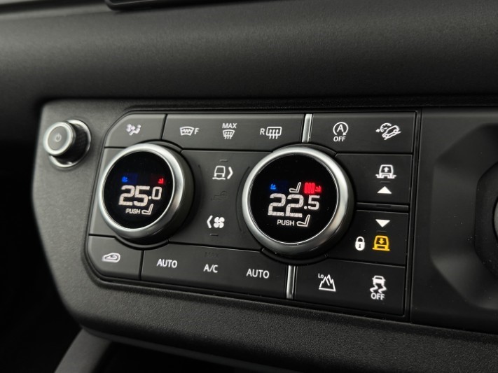2023 (23) LAND ROVER DEFENDER 3.0 D300 X-Dynamic S 110 5dr Auto 5974686