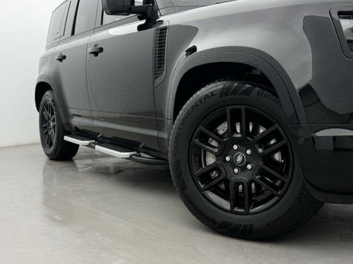 2023 (23) LAND ROVER DEFENDER 3.0 D300 X-Dynamic S 110 5dr Auto 5974659