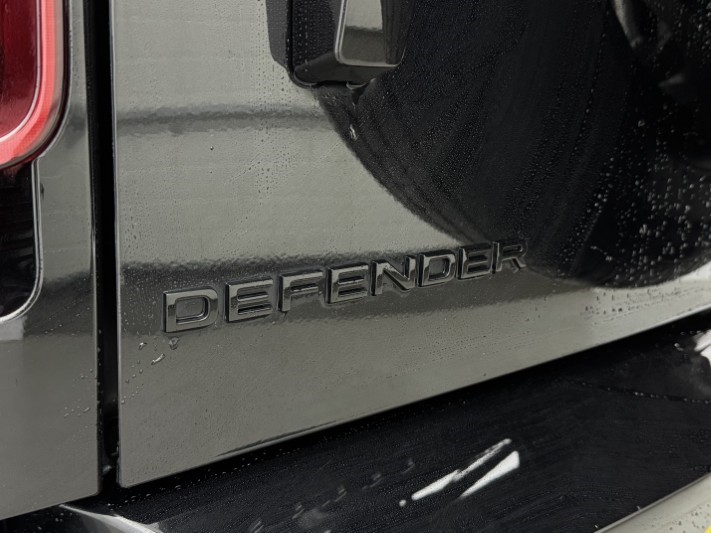 2023 (23) LAND ROVER DEFENDER 3.0 D300 X-Dynamic S 110 5dr Auto 5974663