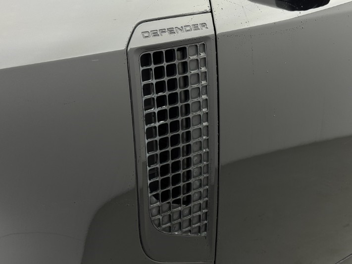 2023 (23) LAND ROVER DEFENDER 3.0 D300 X-Dynamic S 110 5dr Auto 5974644