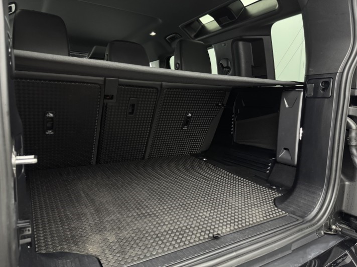 2023 (23) LAND ROVER DEFENDER 3.0 D300 X-Dynamic S 110 5dr Auto 5974666