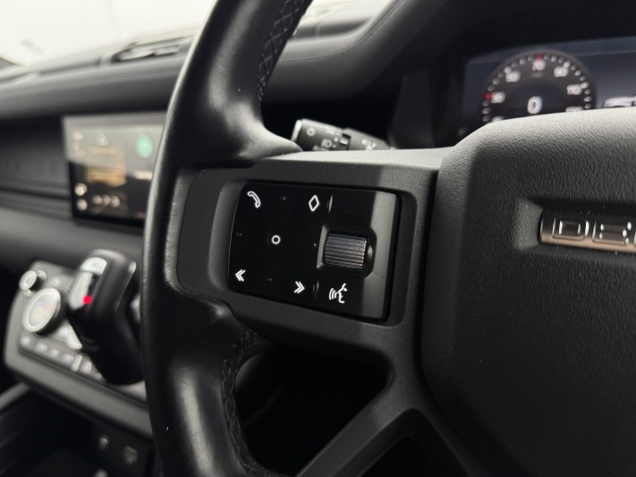 2023 (23) LAND ROVER DEFENDER 3.0 D300 X-Dynamic S 110 5dr Auto 5974676