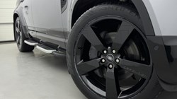 2023 (23) LAND ROVER DEFENDER 3.0 D300 X-Dynamic HSE 110 5dr Auto 5930628